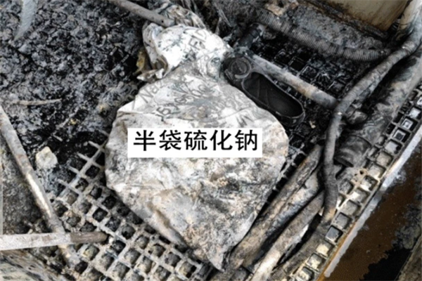 废气处理中毒事故图